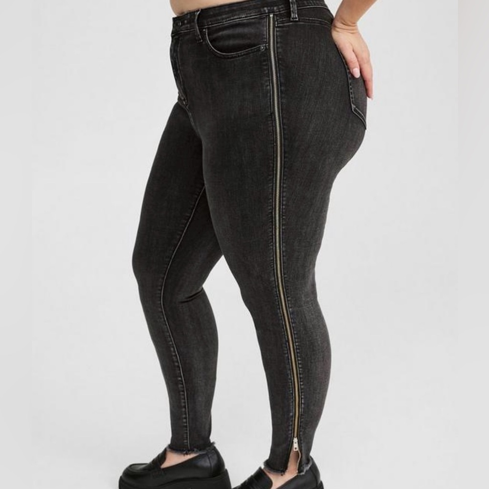 Torrid sky high skinny super soft high rise jeans size 14 short